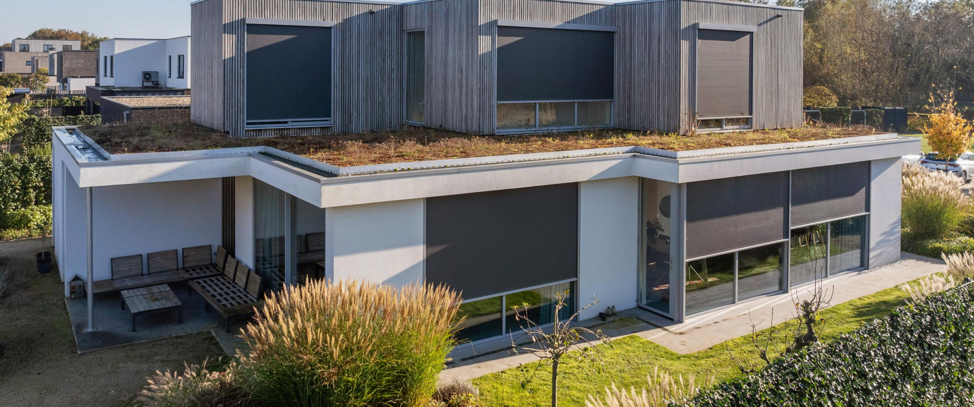 Deze woning toont hoe de F50 volledig in de gevel kan verdwijnen. Onzichtbaar als je het wilt, krachtig als het nodig is.