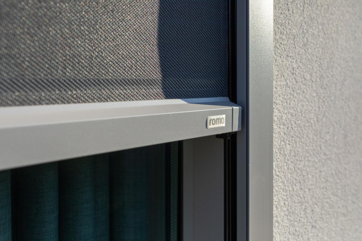 In deze hoeksituatie bewijst de F50 zijn kracht: een screen die zowel technisch als esthetisch klopt, tot in de kleinste details.